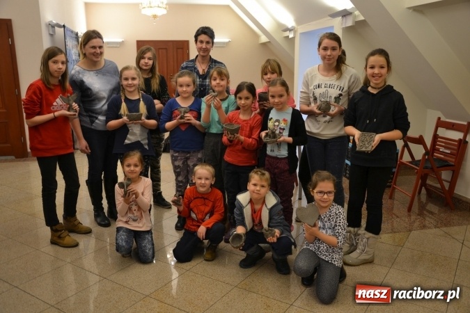Zdjęcie w galerii na portalu naszraciborz.pl: Zabawy z gliną, czyli zajęcia ceramiczne na zamku wiadomości z regionu