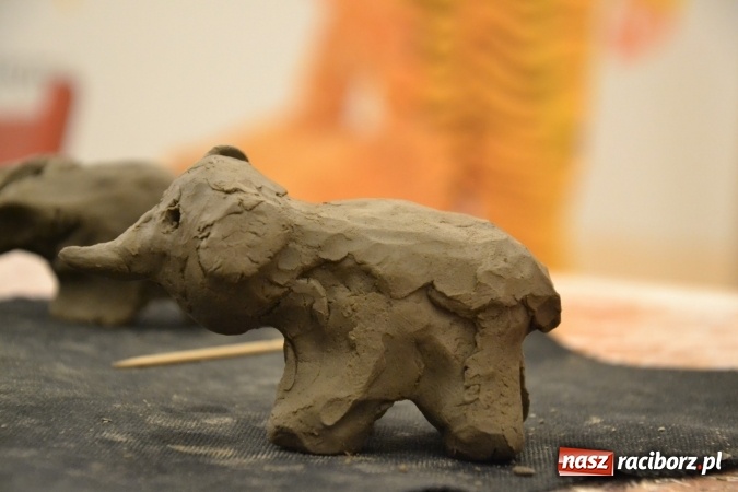 Zdjęcie w galerii na portalu naszraciborz.pl: Zabawy z gliną, czyli zajęcia ceramiczne na zamku wiadomości z regionu