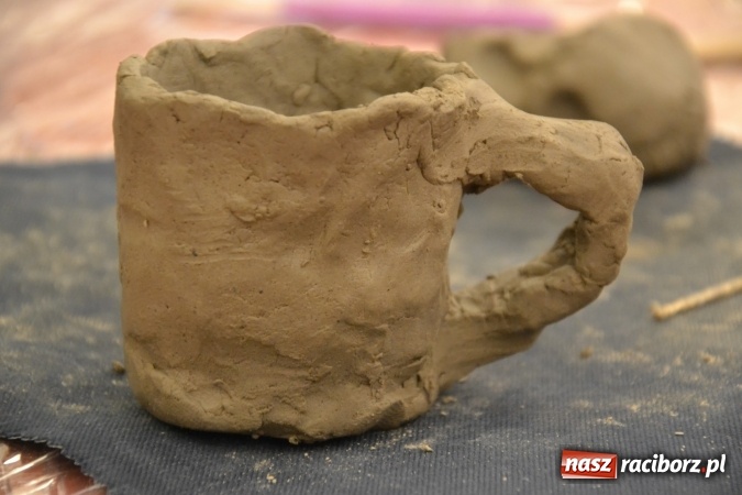 Zdjęcie w galerii na portalu naszraciborz.pl: Zabawy z gliną, czyli zajęcia ceramiczne na zamku wiadomości z regionu