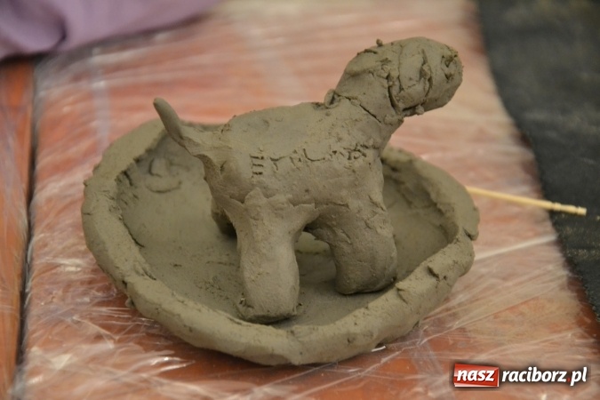 Zdjęcie w galerii na portalu naszraciborz.pl: Zabawy z gliną, czyli zajęcia ceramiczne na zamku wiadomości z regionu