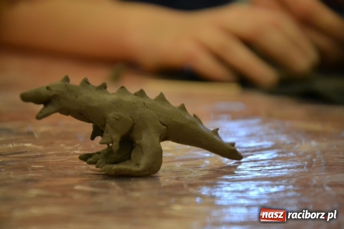 Zdjęcie w galerii na portalu naszraciborz.pl: Zabawy z gliną, czyli zajęcia ceramiczne na zamku wiadomości z regionu