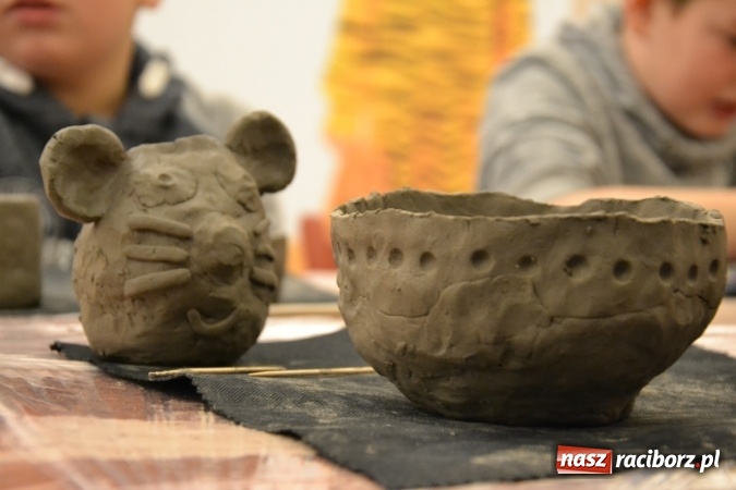 Zdjęcie w galerii na portalu naszraciborz.pl: Zabawy z gliną, czyli zajęcia ceramiczne na zamku wiadomości z regionu
