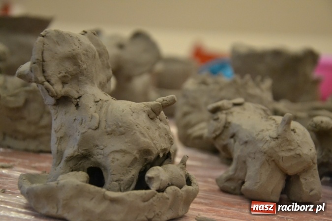 Zdjęcie w galerii na portalu naszraciborz.pl: Zabawy z gliną, czyli zajęcia ceramiczne na zamku wiadomości z regionu