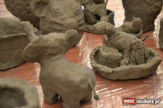 Zdjęcie w galerii na portalu naszraciborz.pl: Zabawy z gliną, czyli zajęcia ceramiczne na zamku wiadomości z regionu