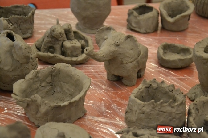 Zdjęcie w galerii na portalu naszraciborz.pl: Zabawy z gliną, czyli zajęcia ceramiczne na zamku wiadomości z regionu