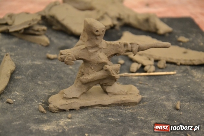 Zdjęcie w galerii na portalu naszraciborz.pl: Zabawy z gliną, czyli zajęcia ceramiczne na zamku wiadomości z regionu