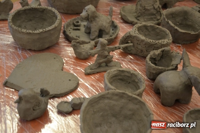 Zdjęcie w galerii na portalu naszraciborz.pl: Zabawy z gliną, czyli zajęcia ceramiczne na zamku wiadomości z regionu