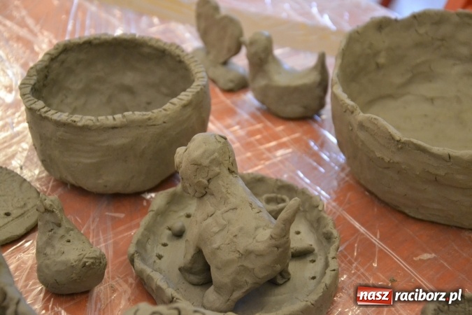 Zdjęcie w galerii na portalu naszraciborz.pl: Zabawy z gliną, czyli zajęcia ceramiczne na zamku wiadomości z regionu