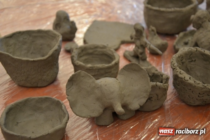 Zdjęcie w galerii na portalu naszraciborz.pl: Zabawy z gliną, czyli zajęcia ceramiczne na zamku wiadomości z regionu