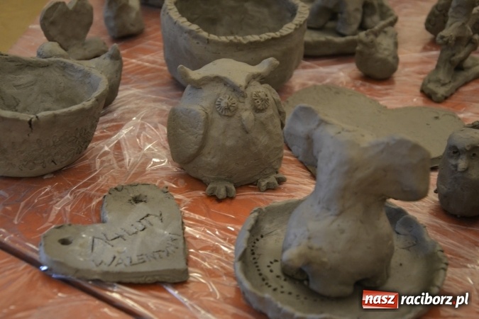 Zdjęcie w galerii na portalu naszraciborz.pl: Zabawy z gliną, czyli zajęcia ceramiczne na zamku wiadomości z regionu
