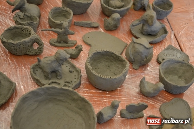 Zdjęcie w galerii na portalu naszraciborz.pl: Zabawy z gliną, czyli zajęcia ceramiczne na zamku wiadomości z regionu