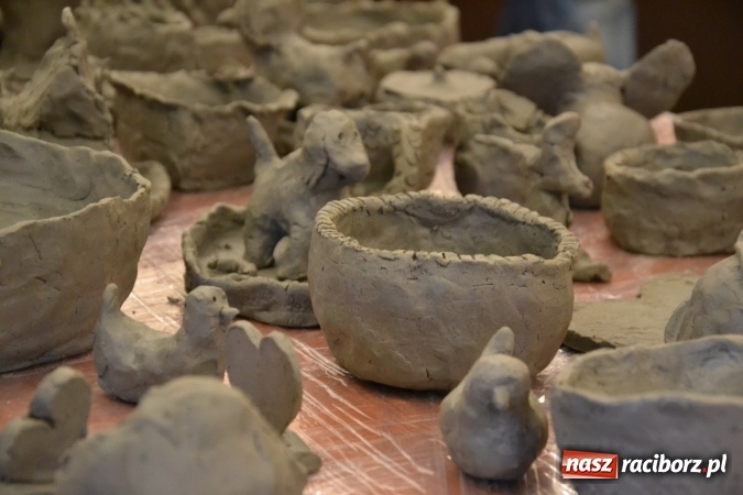 Zdjęcie w galerii na portalu naszraciborz.pl: Zabawy z gliną, czyli zajęcia ceramiczne na zamku wiadomości z regionu