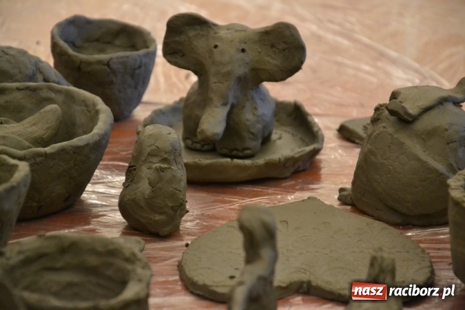 Zdjęcie w galerii na portalu naszraciborz.pl: Zabawy z gliną, czyli zajęcia ceramiczne na zamku wiadomości z regionu