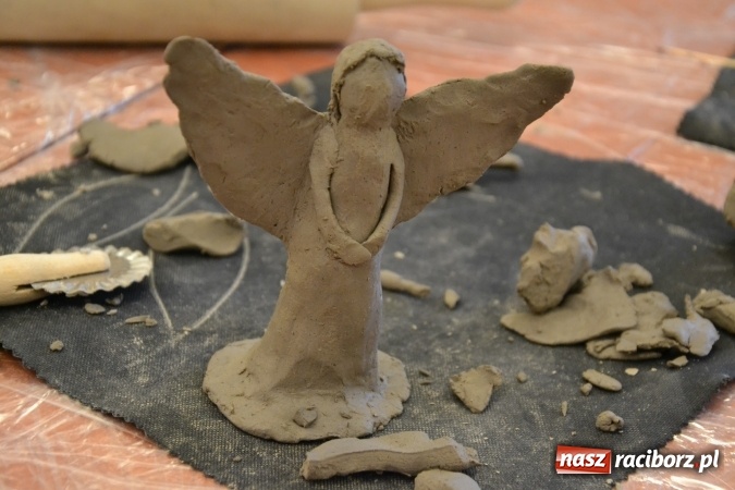 Zdjęcie w galerii na portalu naszraciborz.pl: Zabawy z gliną, czyli zajęcia ceramiczne na zamku wiadomości z regionu