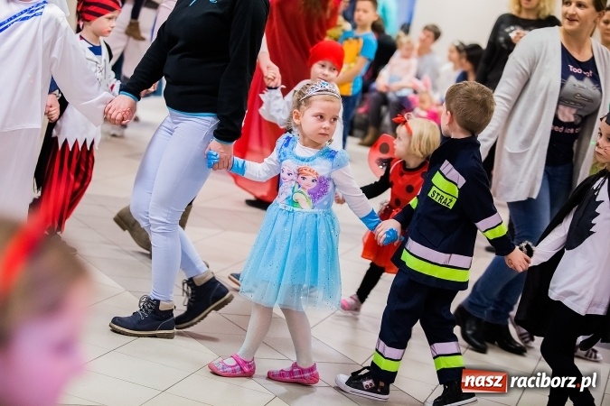 Zdjęcie w galerii na portalu naszraciborz.pl: Wielki bal karnawałowy w Pietrowicach Wielkich wiadomości z regionu