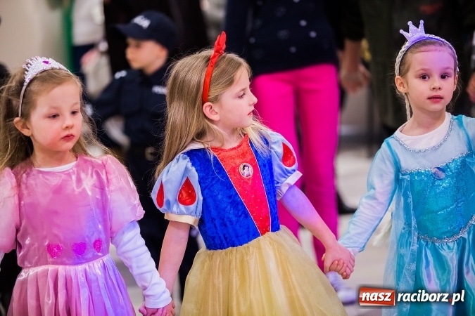 Zdjęcie w galerii na portalu naszraciborz.pl: Wielki bal karnawałowy w Pietrowicach Wielkich wiadomości z regionu