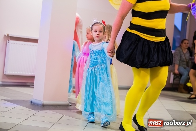 Zdjęcie w galerii na portalu naszraciborz.pl: Wielki bal karnawałowy w Pietrowicach Wielkich wiadomości z regionu