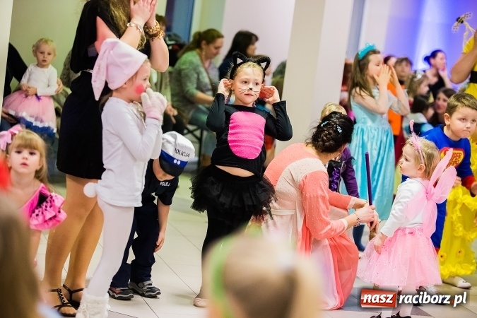Zdjęcie w galerii na portalu naszraciborz.pl: Wielki bal karnawałowy w Pietrowicach Wielkich wiadomości z regionu