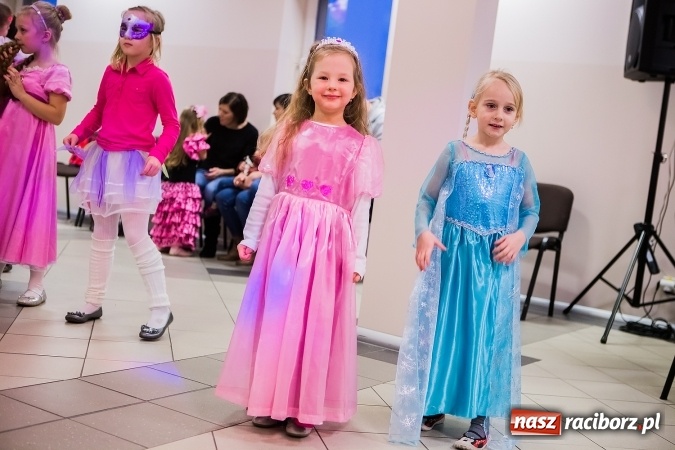 Zdjęcie w galerii na portalu naszraciborz.pl: Wielki bal karnawałowy w Pietrowicach Wielkich wiadomości z regionu