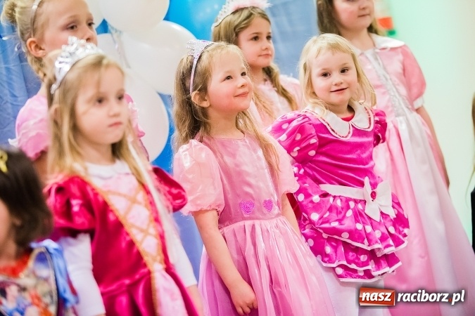 Zdjęcie w galerii na portalu naszraciborz.pl: Wielki bal karnawałowy w Pietrowicach Wielkich wiadomości z regionu