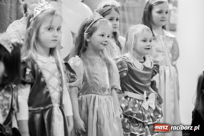 Zdjęcie w galerii na portalu naszraciborz.pl: Wielki bal karnawałowy w Pietrowicach Wielkich wiadomości z regionu