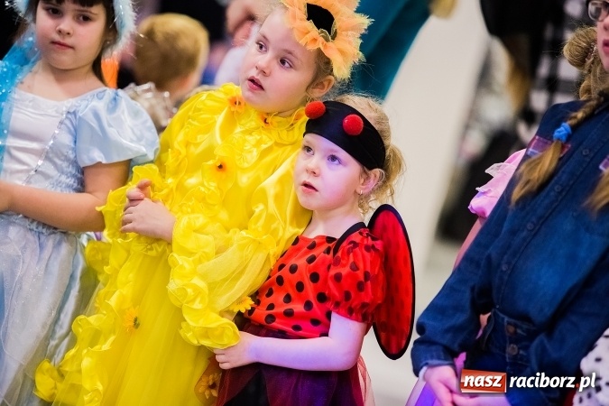 Zdjęcie w galerii na portalu naszraciborz.pl: Wielki bal karnawałowy w Pietrowicach Wielkich wiadomości z regionu