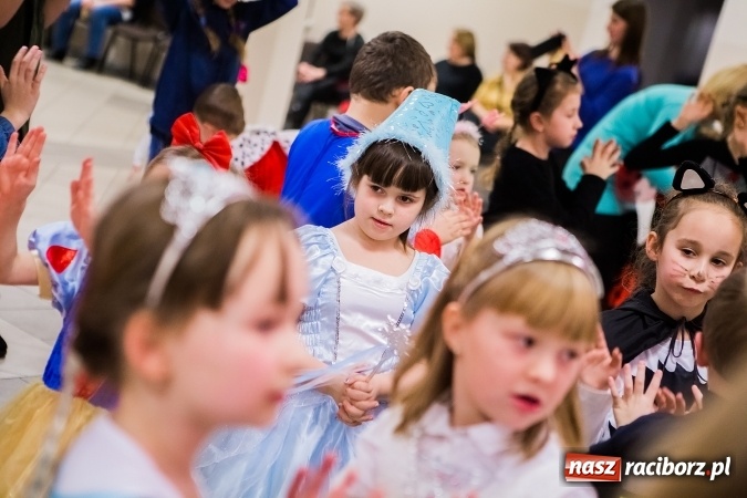 Zdjęcie w galerii na portalu naszraciborz.pl: Wielki bal karnawałowy w Pietrowicach Wielkich wiadomości z regionu