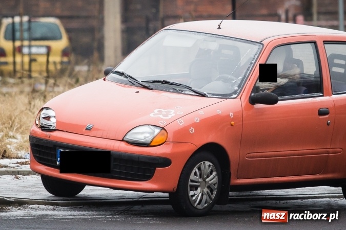 Zdjęcie w galerii na portalu naszraciborz.pl: Pechowe skrzyżowanie. Dwie kolizje w ciągu doby wiadomości z regionu