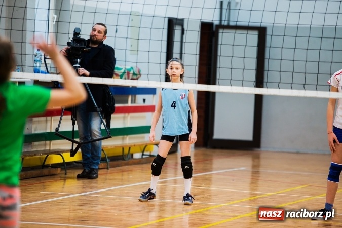 Zdjęcie w galerii na portalu naszraciborz.pl: Turniej dwójek siatkarskich w raciborskim Międzyszkolnym Ośrodku Sportowym wiadomości z regionu