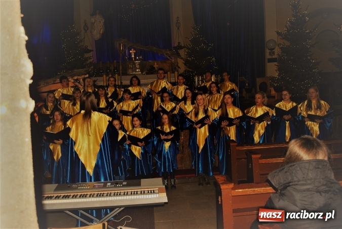 Zdjęcie w galerii na portalu naszraciborz.pl: Koncert i zbiórka na szczytny cel - Kolędowanie dla Kamerunu w kościele NSPJ wiadomości z regionu