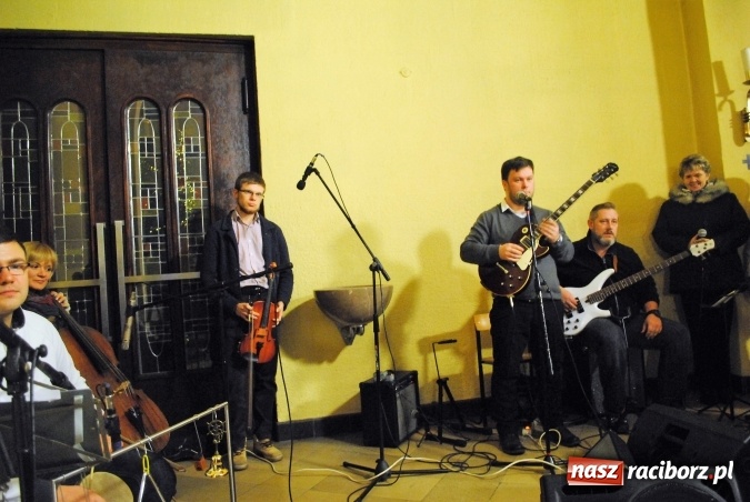Zdjęcie w galerii na portalu naszraciborz.pl: Koncert i zbiórka na szczytny cel - Kolędowanie dla Kamerunu w kościele NSPJ wiadomości z regionu