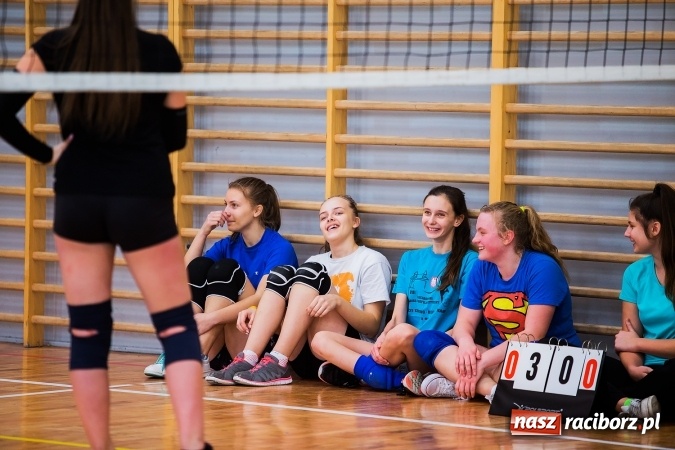 Zdjęcie w galerii na portalu naszraciborz.pl: Drugi turniej dwójek siatkarskich w raciborskim MOS-ie wiadomości z regionu