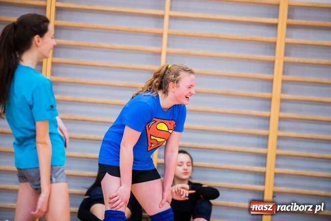 Zdjęcie w galerii na portalu naszraciborz.pl: Drugi turniej dwójek siatkarskich w raciborskim MOS-ie wiadomości z regionu