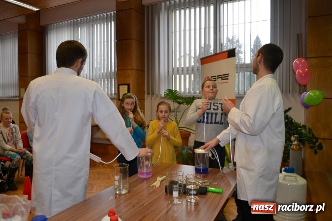 Zdjęcie w galerii na portalu naszraciborz.pl: Gazowy zawrót głowy – zajęcia w ramach Krzyżanowickiego Uniwersytetu Dziecięcego  wiadomości z regionu