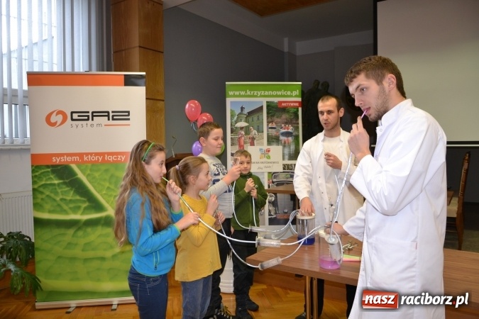 Zdjęcie w galerii na portalu naszraciborz.pl: Gazowy zawrót głowy – zajęcia w ramach Krzyżanowickiego Uniwersytetu Dziecięcego  wiadomości z regionu