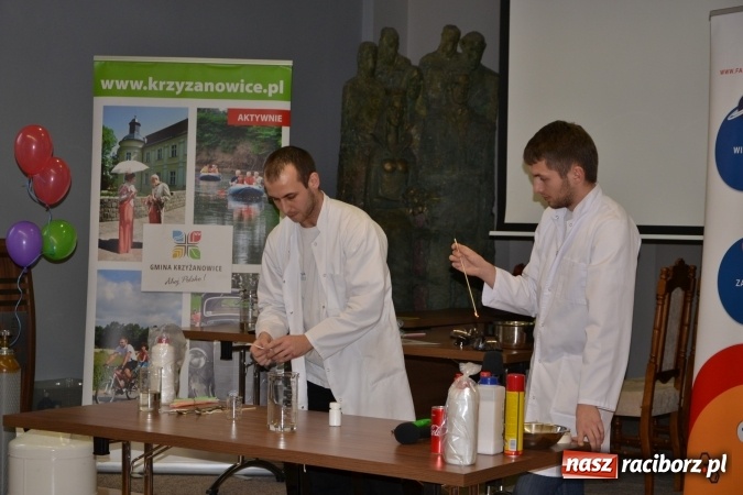 Zdjęcie w galerii na portalu naszraciborz.pl: Gazowy zawrót głowy – zajęcia w ramach Krzyżanowickiego Uniwersytetu Dziecięcego  wiadomości z regionu