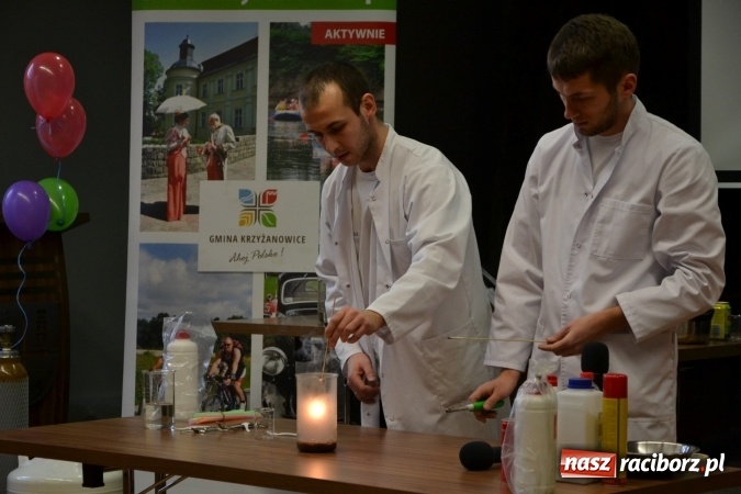 Zdjęcie w galerii na portalu naszraciborz.pl: Gazowy zawrót głowy – zajęcia w ramach Krzyżanowickiego Uniwersytetu Dziecięcego  wiadomości z regionu