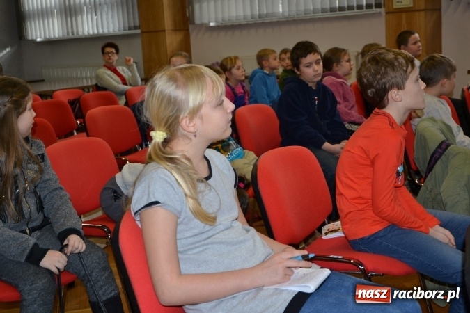 Zdjęcie w galerii na portalu naszraciborz.pl: Gazowy zawrót głowy – zajęcia w ramach Krzyżanowickiego Uniwersytetu Dziecięcego  wiadomości z regionu