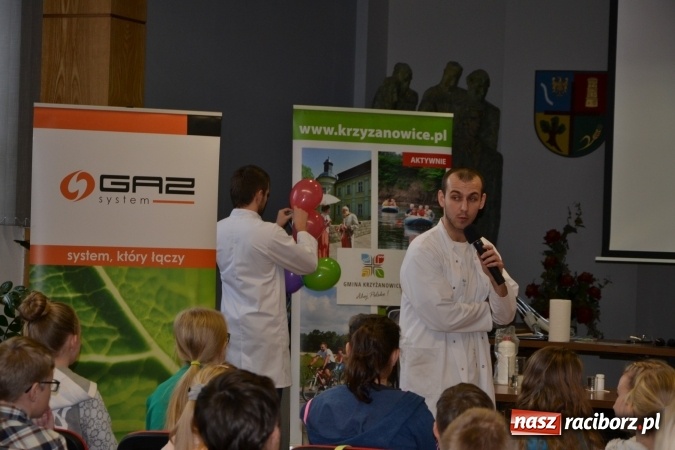 Zdjęcie w galerii na portalu naszraciborz.pl: Gazowy zawrót głowy – zajęcia w ramach Krzyżanowickiego Uniwersytetu Dziecięcego  wiadomości z regionu