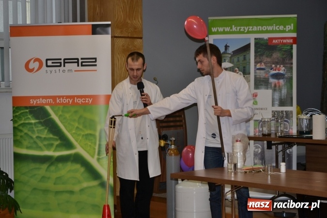 Zdjęcie w galerii na portalu naszraciborz.pl: Gazowy zawrót głowy – zajęcia w ramach Krzyżanowickiego Uniwersytetu Dziecięcego  wiadomości z regionu