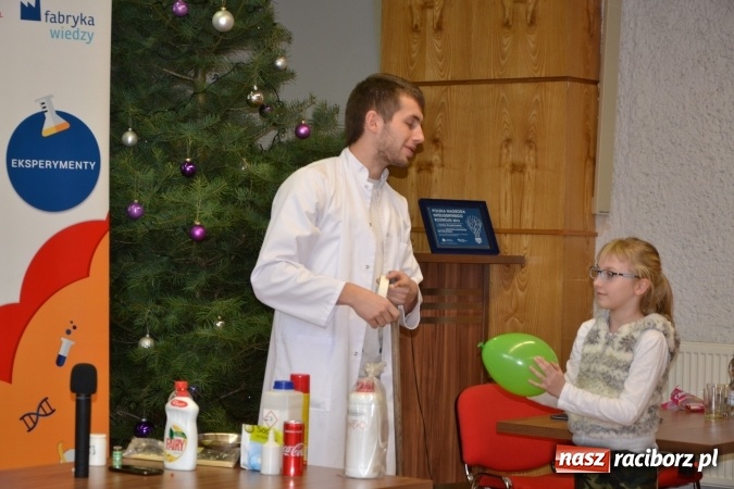 Zdjęcie w galerii na portalu naszraciborz.pl: Gazowy zawrót głowy – zajęcia w ramach Krzyżanowickiego Uniwersytetu Dziecięcego  wiadomości z regionu