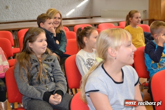 Zdjęcie w galerii na portalu naszraciborz.pl: Gazowy zawrót głowy – zajęcia w ramach Krzyżanowickiego Uniwersytetu Dziecięcego  wiadomości z regionu