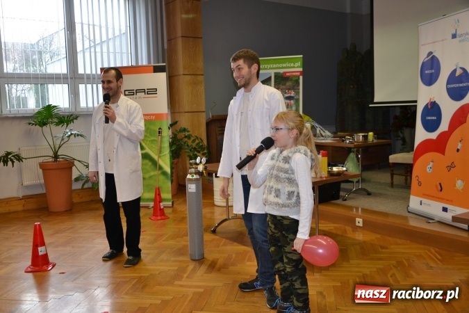 Zdjęcie w galerii na portalu naszraciborz.pl: Gazowy zawrót głowy – zajęcia w ramach Krzyżanowickiego Uniwersytetu Dziecięcego  wiadomości z regionu