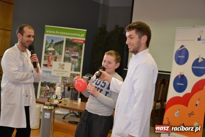 Zdjęcie w galerii na portalu naszraciborz.pl: Gazowy zawrót głowy – zajęcia w ramach Krzyżanowickiego Uniwersytetu Dziecięcego  wiadomości z regionu