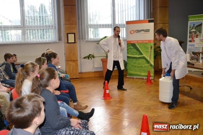 Zdjęcie w galerii na portalu naszraciborz.pl: Gazowy zawrót głowy – zajęcia w ramach Krzyżanowickiego Uniwersytetu Dziecięcego  wiadomości z regionu