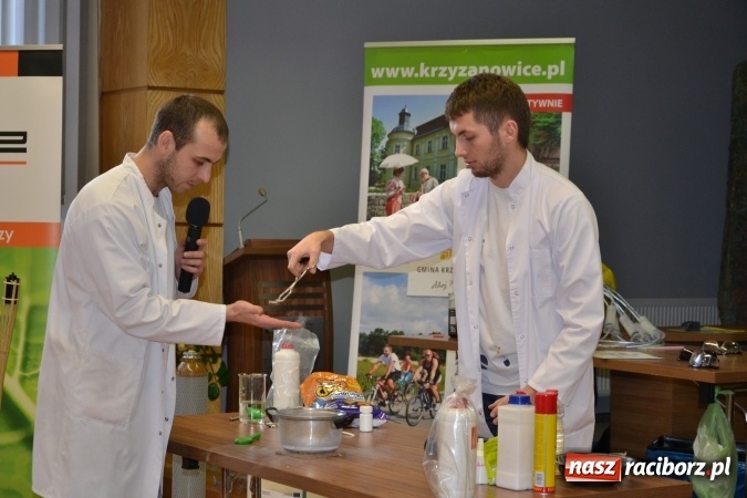 Zdjęcie w galerii na portalu naszraciborz.pl: Gazowy zawrót głowy – zajęcia w ramach Krzyżanowickiego Uniwersytetu Dziecięcego  wiadomości z regionu