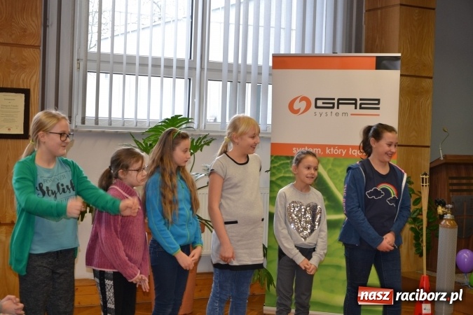 Zdjęcie w galerii na portalu naszraciborz.pl: Gazowy zawrót głowy – zajęcia w ramach Krzyżanowickiego Uniwersytetu Dziecięcego  wiadomości z regionu