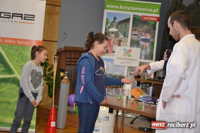 Zdjęcie w galerii na portalu naszraciborz.pl: Gazowy zawrót głowy – zajęcia w ramach Krzyżanowickiego Uniwersytetu Dziecięcego  wiadomości z regionu