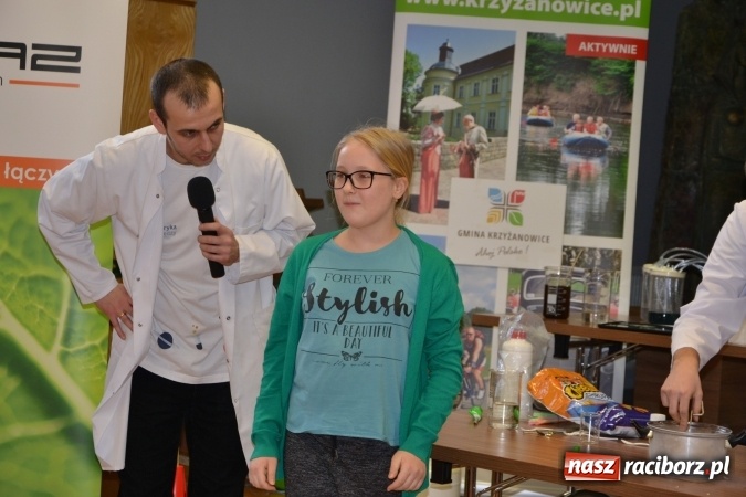 Zdjęcie w galerii na portalu naszraciborz.pl: Gazowy zawrót głowy – zajęcia w ramach Krzyżanowickiego Uniwersytetu Dziecięcego  wiadomości z regionu