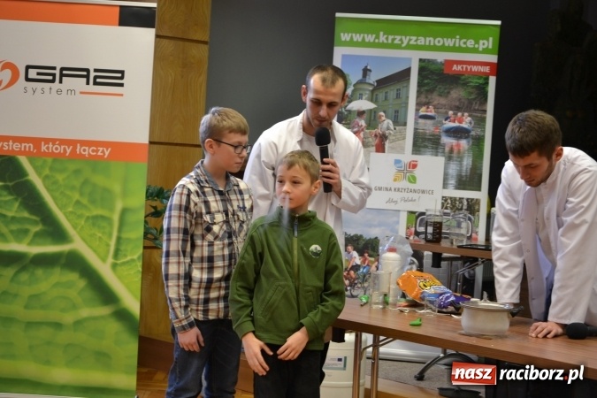 Zdjęcie w galerii na portalu naszraciborz.pl: Gazowy zawrót głowy – zajęcia w ramach Krzyżanowickiego Uniwersytetu Dziecięcego  wiadomości z regionu